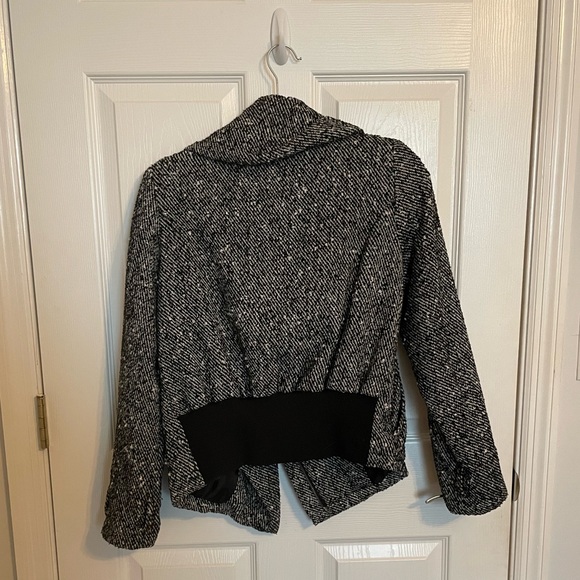 XoXo Women’s Medium Gray & Black Coat Very Warm and Cozy Zip Up - Picture 2 of 6